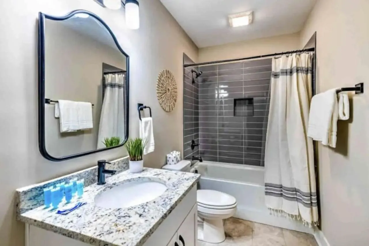 Luxury Four-Story Home, Rooftop Deck With Views, Pingpong! Sleeps 12! Nashville