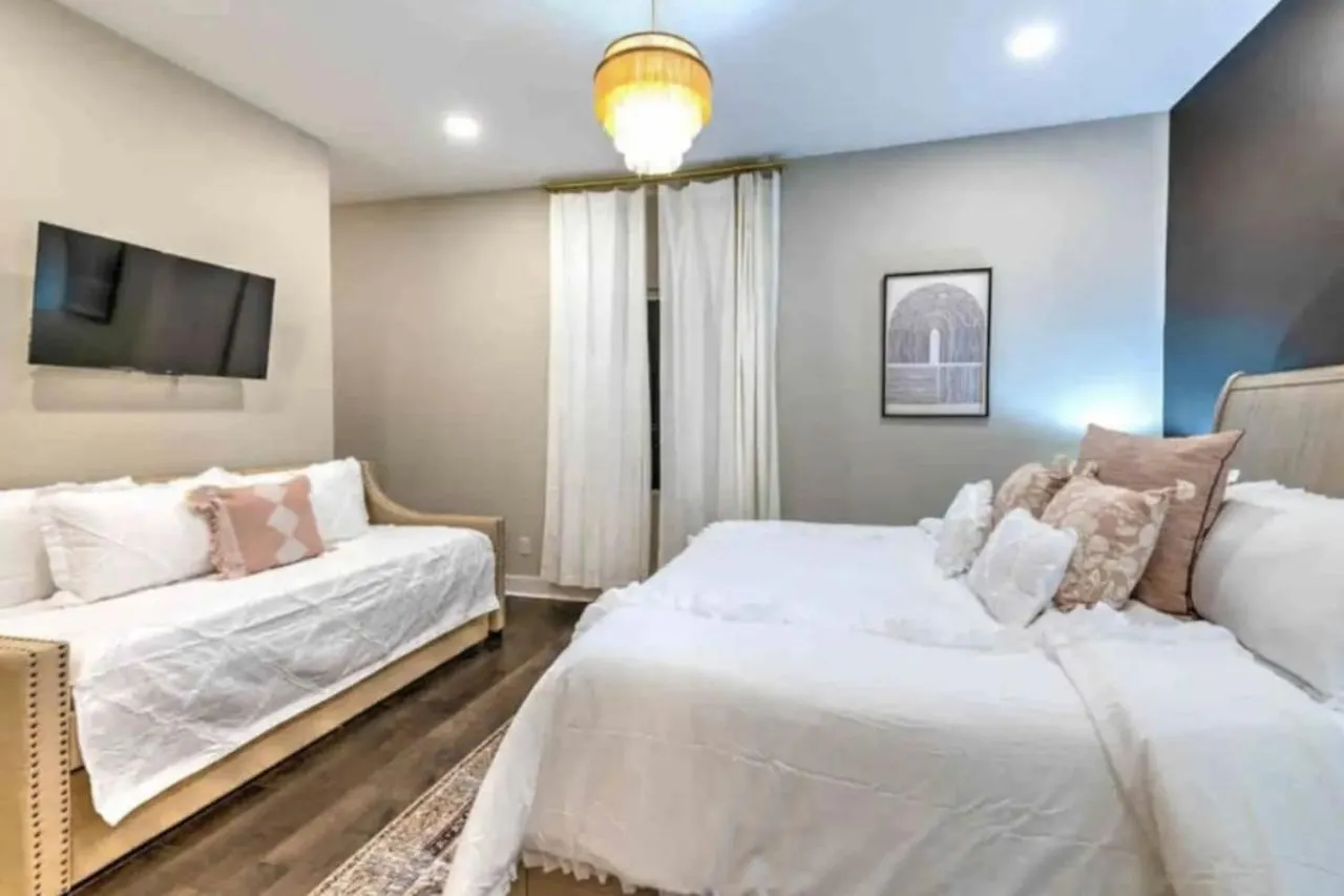 Luxury Four-Story Home, Rooftop Deck With Views, Pingpong! Sleeps 12! Nashville