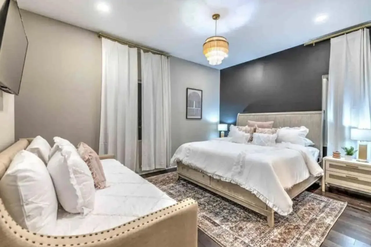 Luxury Four-Story Home, Rooftop Deck With Views, Pingpong! Sleeps 12! Nashville
