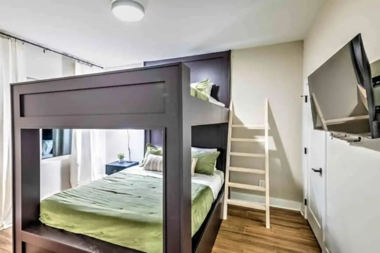 Luxury Four-Story Home, Rooftop Deck With Views, Pingpong! Sleeps 12! Nashville 0*,  United States