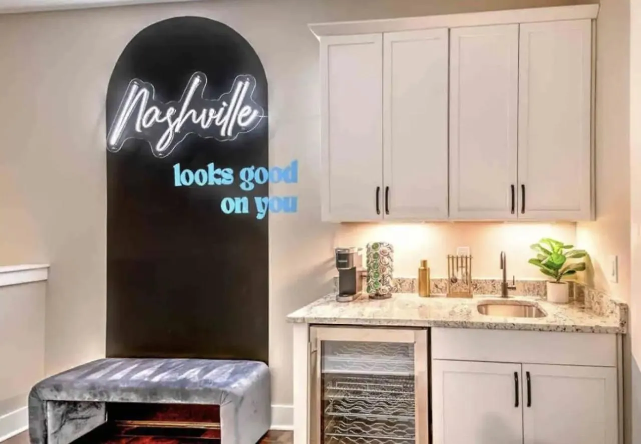 Luxury Four-Story Home, Rooftop Deck With Views, Pingpong! Sleeps 12! Nashville United States