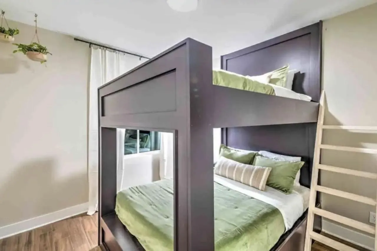 Luxury Four-Story Home, Rooftop Deck With Views, Pingpong! Sleeps 12! Nashville Holiday home