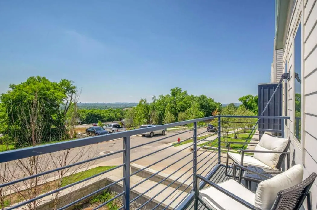 Luxury Four-Story Home, Rooftop Deck With Views, Pingpong! Sleeps 12! Nashville 0*,
